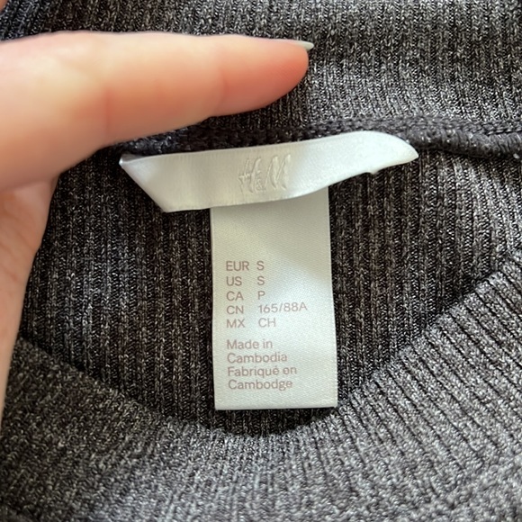 H&M crop top - Picture 3 of 4